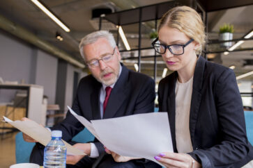 discussion-new-business-plan-by-businessman-businesswoman