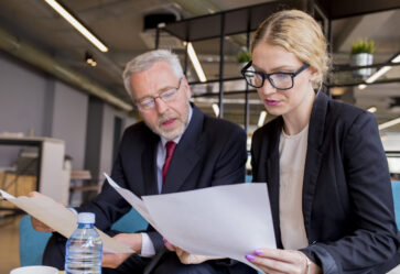 discussion-new-business-plan-by-businessman-businesswoman